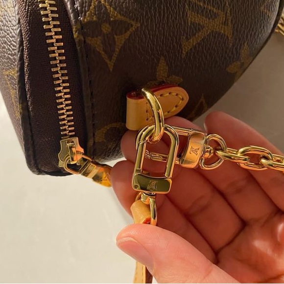 SOLD OUT”””””Louis Vuitton mini bumbag - Picture 4 of 9